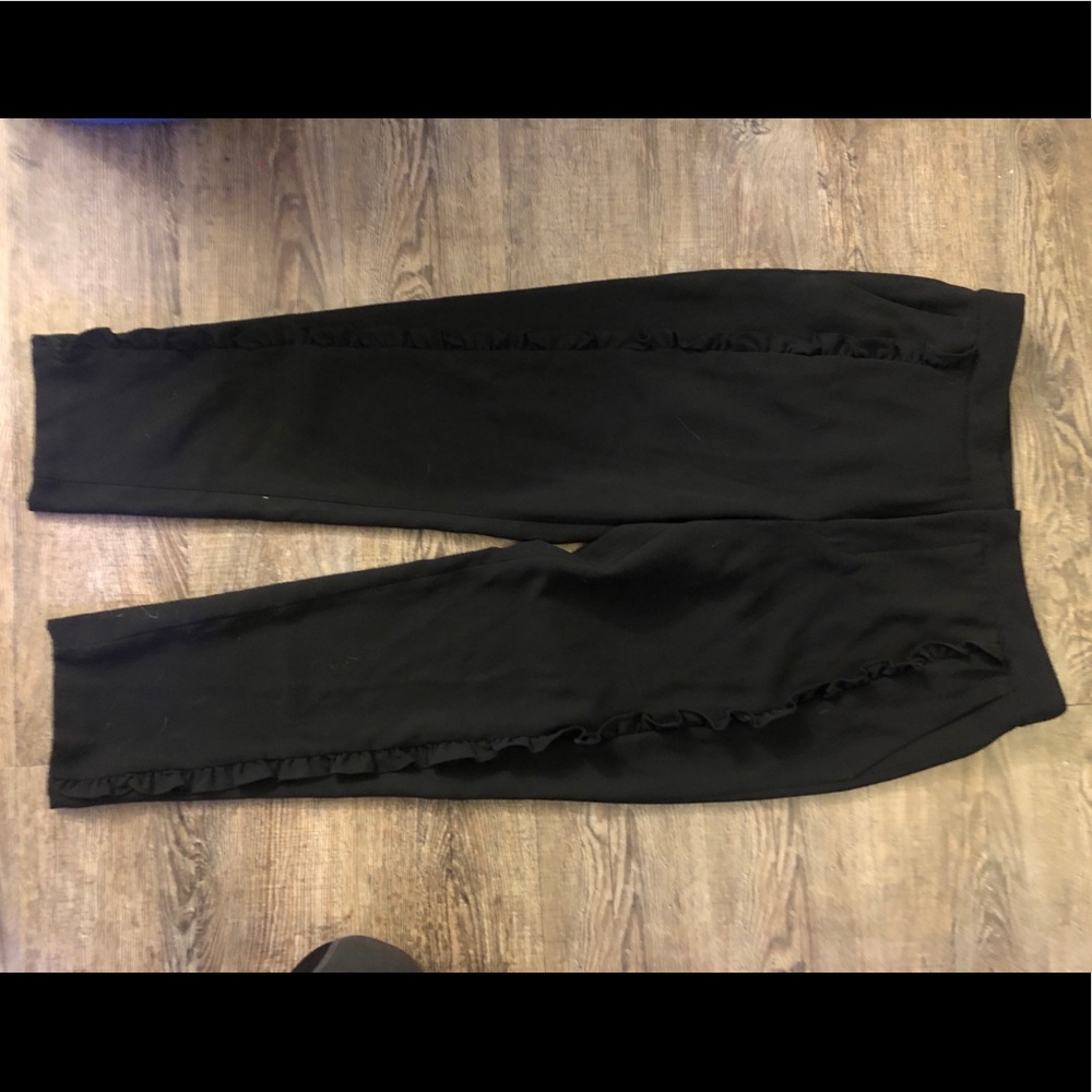 The perfect black cropped pant🖤